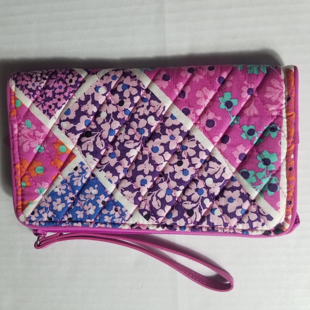 NWT VERA BRADLEY RFID FRONT ZIP WRISTLET MODERN MEDLEY